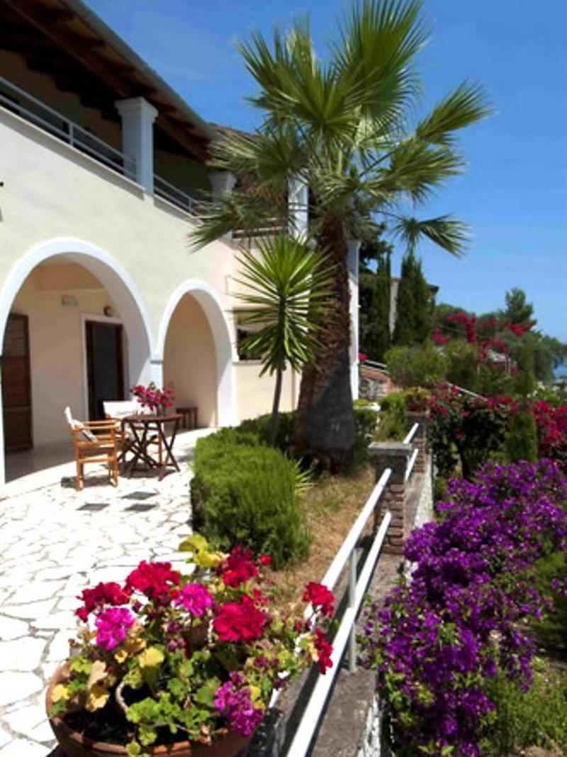 Captain'S Apts Barbati Buitenkant foto