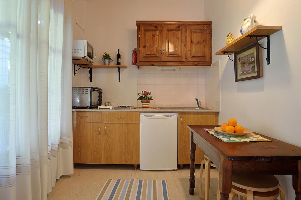 Captain'S Apts Barbati Buitenkant foto