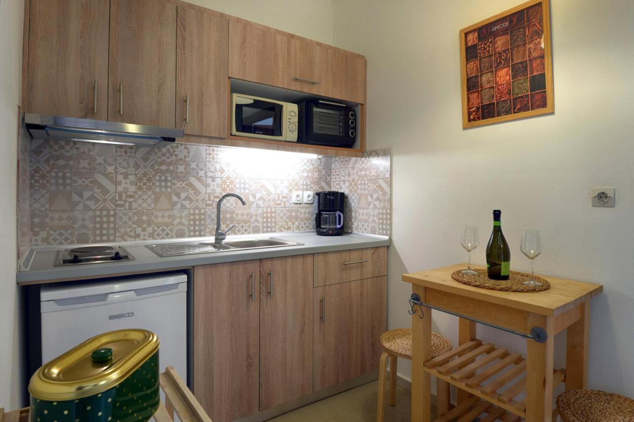 Captain'S Apts Barbati Buitenkant foto