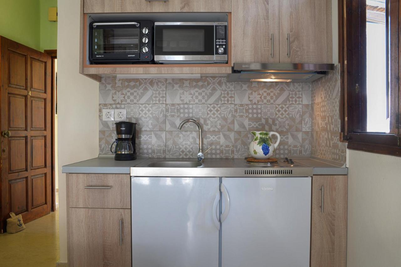 Captain'S Apts Barbati Buitenkant foto